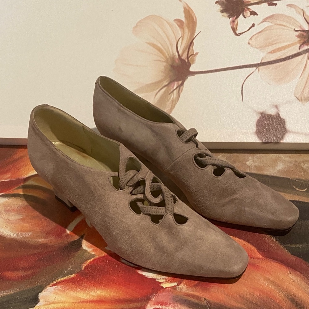 Elegant Women's Lace-Up Suede Flats